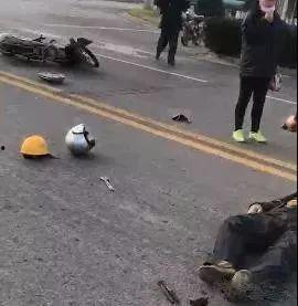 红绿灯摩托车爆料视频播放